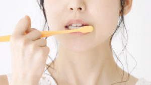 歯茎の衰え・癖などにより歯並びが変わる
