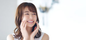 笑っている女性